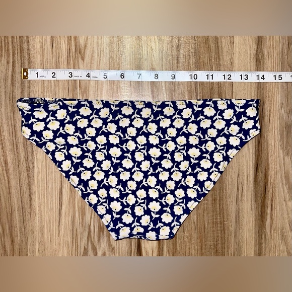 Excellent Condition 𝑨𝑬𝑹𝑰𝑬 𝑏𝑖𝑘𝑖𝑛𝑖 𝑏𝑜𝑡𝑡𝑜𝑚𝑠 - Picture 6 of 6